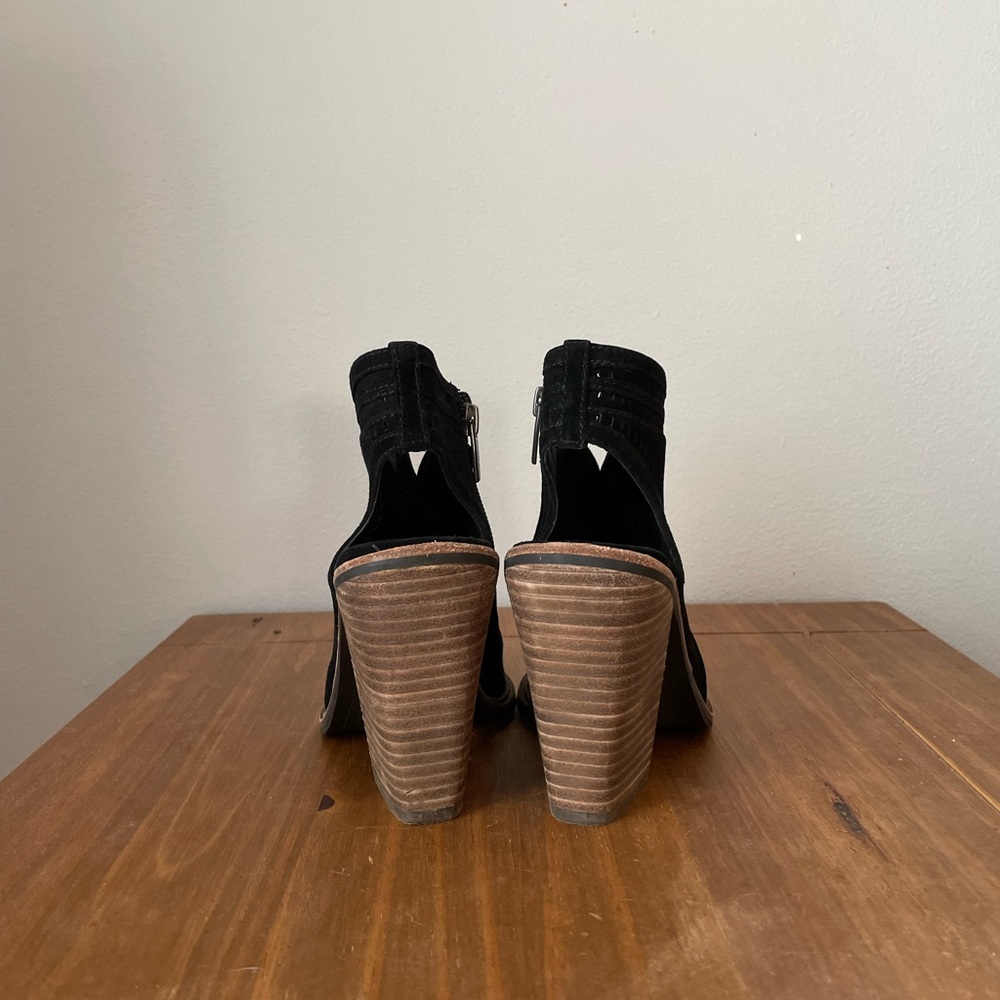 Vince Camuto Women’s Black Suede Open Toed Heeled… - image 5